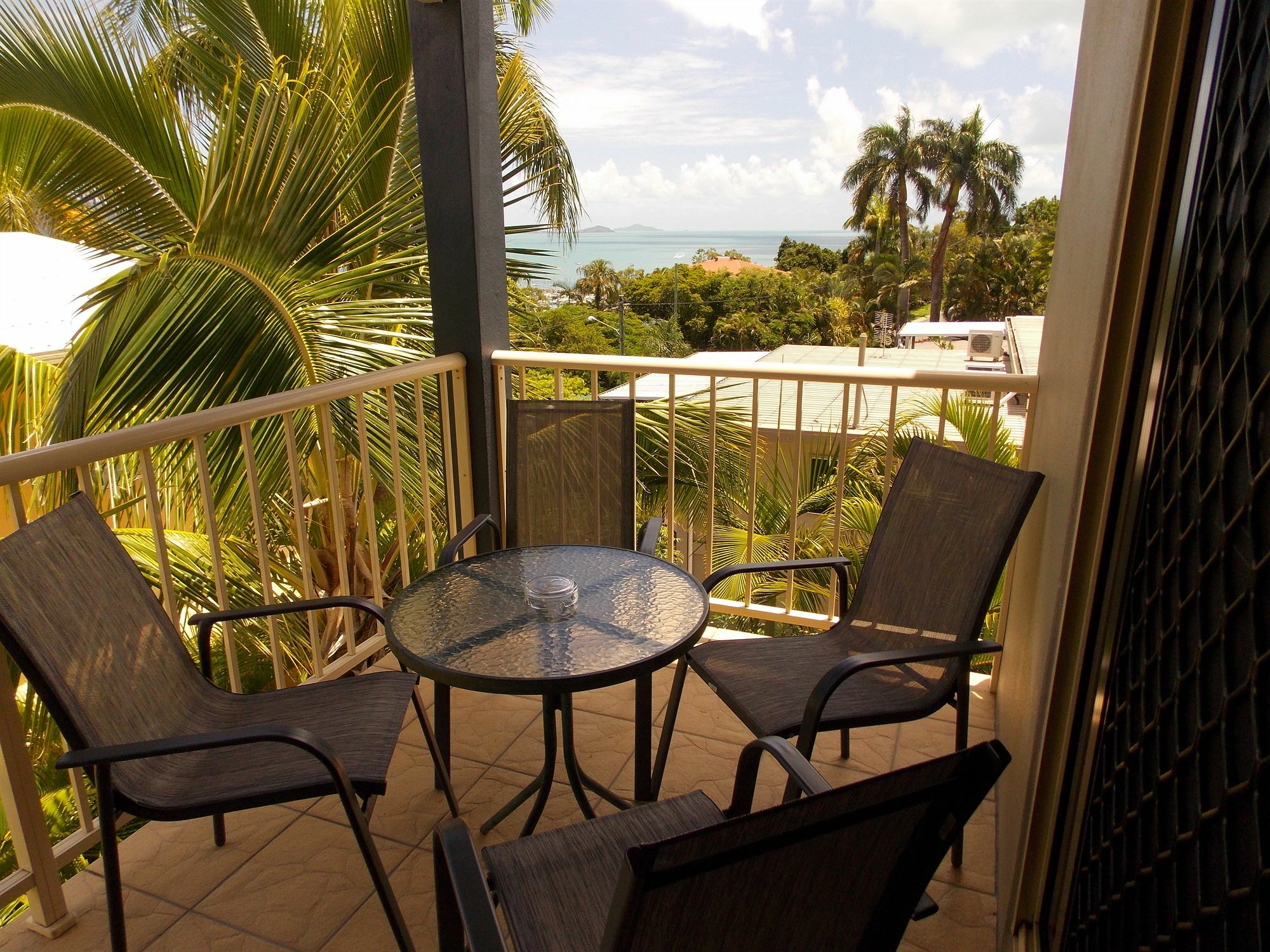 Airlie Apartments Airlie Beach Extérieur photo